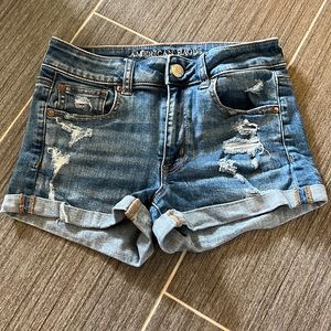 Jean shorts with limited rips